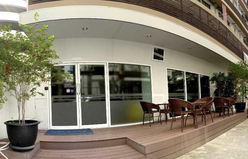 Hotel Nantra Silom Bangkok Exterior foto